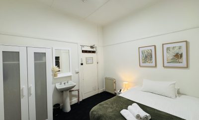 96 Barkly Street, St Kilda – Room 8