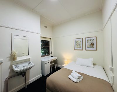 96 Barkly Street, St Kilda – Room 4