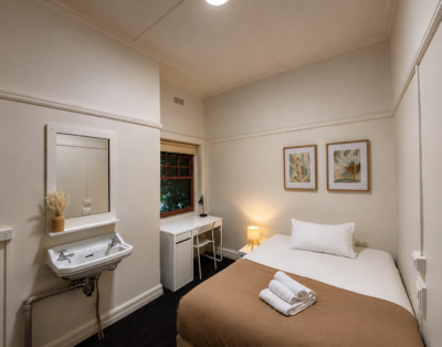 96 Barkly Street, St Kilda – Room 4